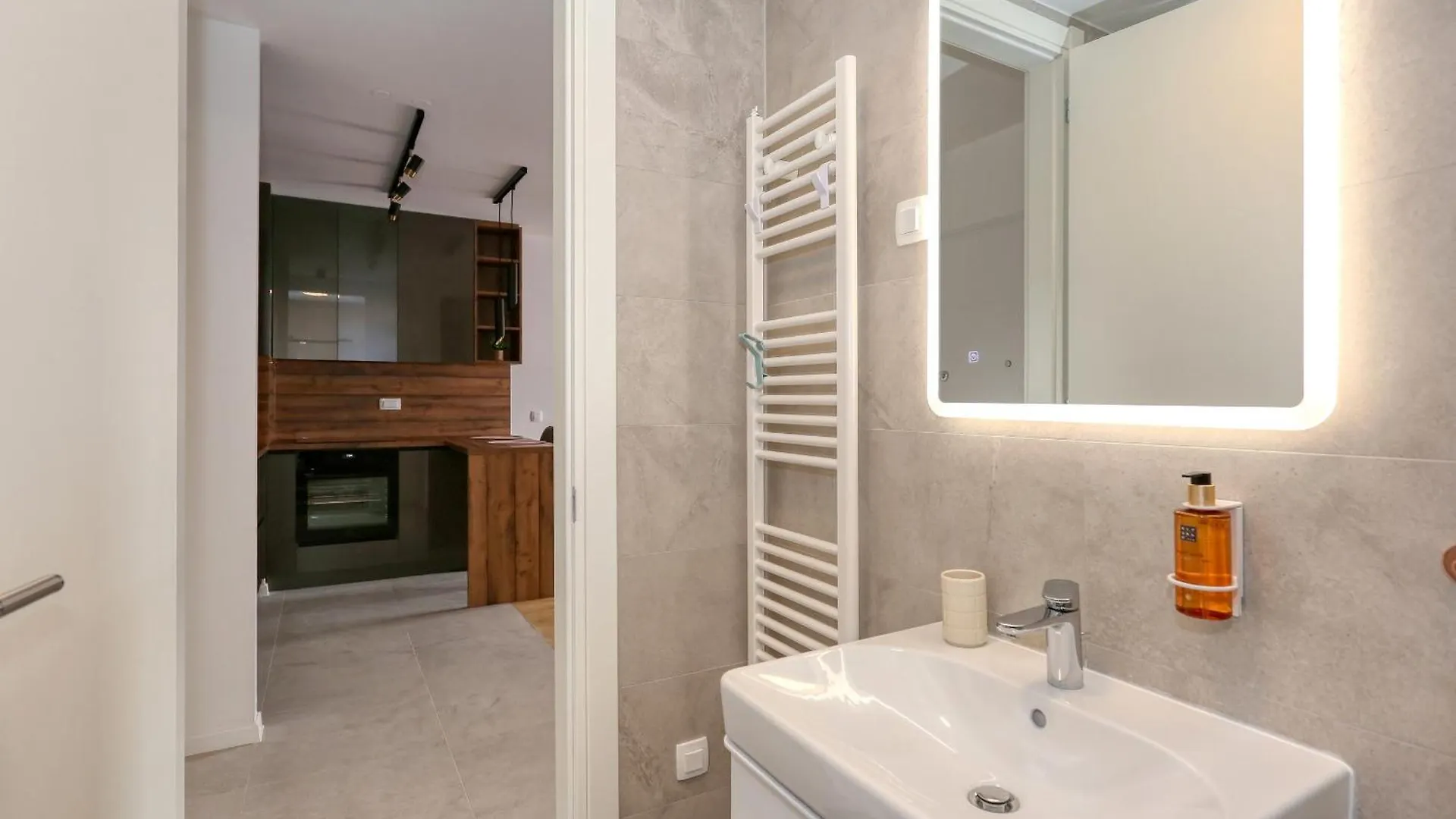 Barbara Apartment ザダル