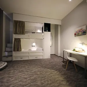 Hostel Downtown Boutique, Zára